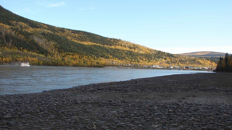 76-Le bateau à aube qui arrive sur Dawson